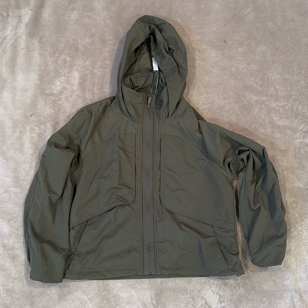 Lululemon always effortless jacket army green size 10!